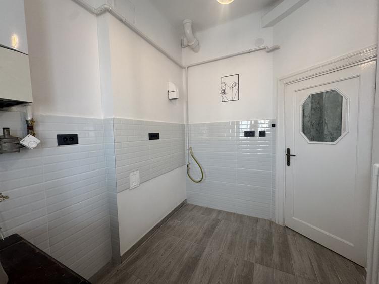 Apartament cu 3 camere semidecomandat în Rosetti