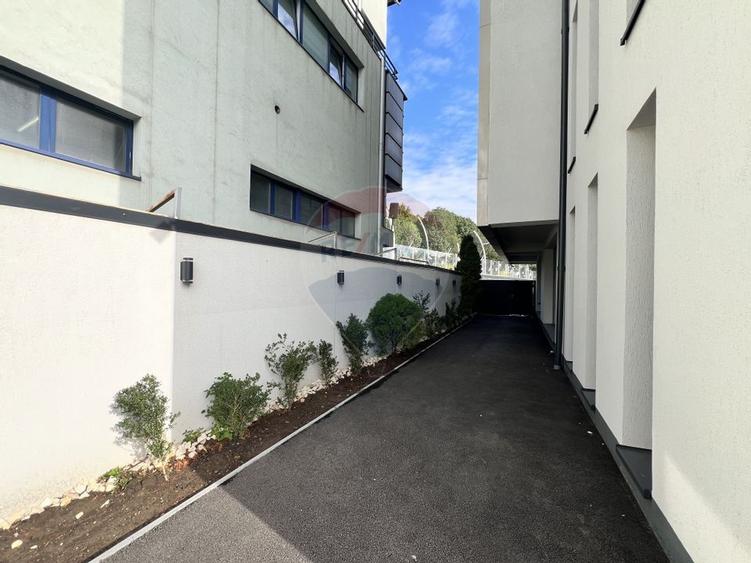 Spatiu comercial modern de inchiriat / 2 locuri de parcare - 10