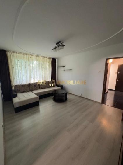 Apartament cu 3 camere semidecomandat, mobilat în Drumul Taberei