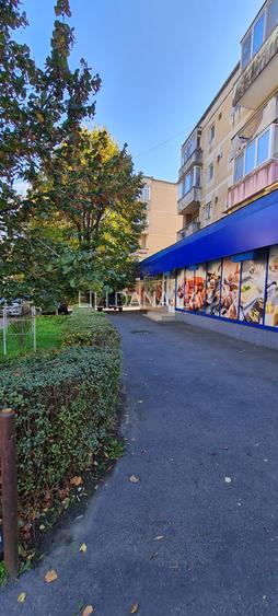 Vand spatiu comercial Vand spatiu comercial