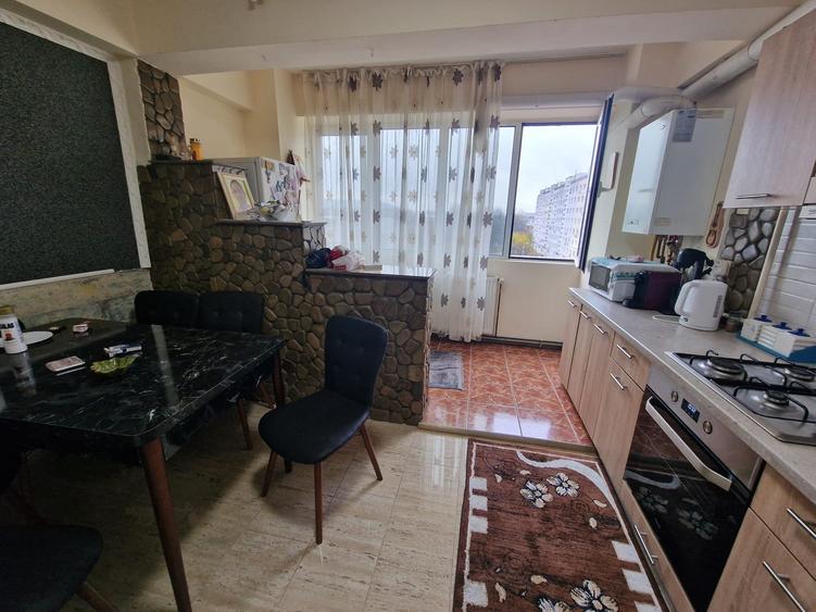 Apartament cu 3 camere decomandat, in zona Podu Ros - 7