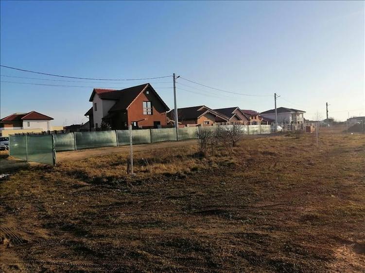 678 mp. str. N.S. de Hateg nr.96, str. Sanzaienelor este perpendiculara pe teren - 2