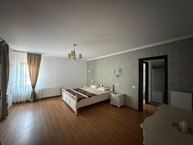 Casă individuală cu 5 camere cu Teren 355 Mp în Central