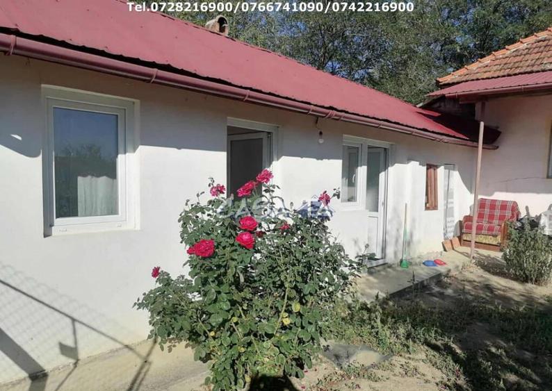 Casa situata in Bumbesti Pitic - Carligei - 4