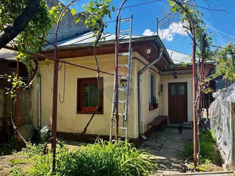De vanzare| Casa cu teren | 300 mp | Rahova - 11