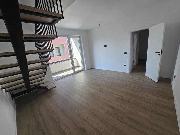 Apartament superb pe 2 niveluri. Bucatarie inchisa. 2 Locuri de Parcare. - 2