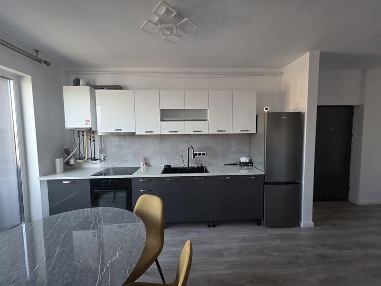 Vand apartament mobilat 3 camere - 1