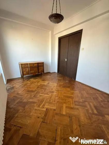 Apartament cu 3 camere decomandat în P-ța Universității