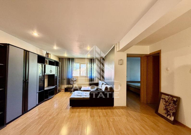Apartament 3 camere, 2 bai, etaj 1, zona Lipovei - Iulius... Apartament 3 camere, 2 bai, etaj 1, zona Lipovei - Iulius...