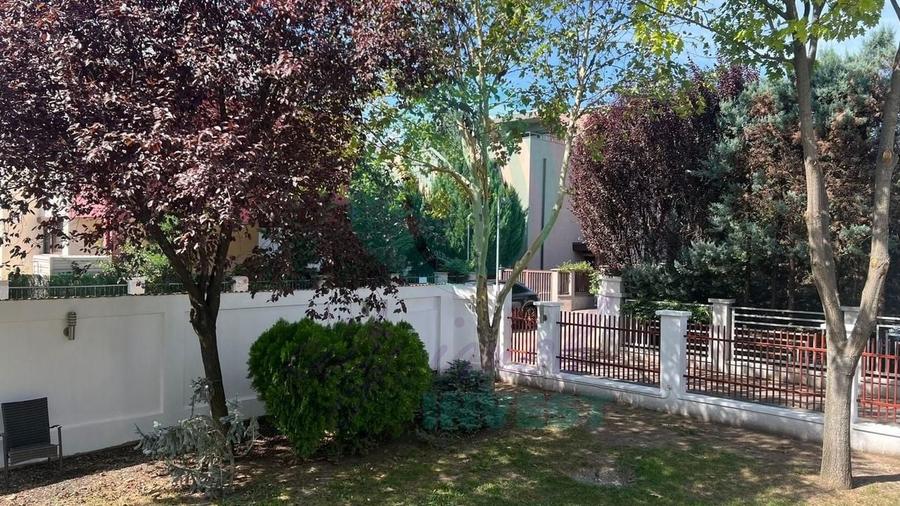 Vila individuala 12 camere Iancu Nicolae- Jolie Ville - 2