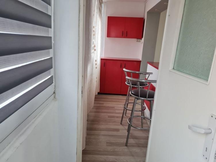 Inchiriez apartament mobilat - 3