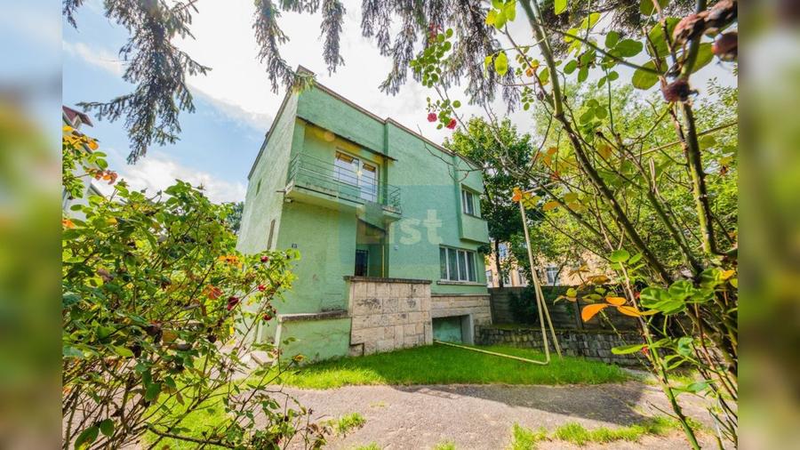 Casă cu 4 camere cu Teren 876 Mp în Central
