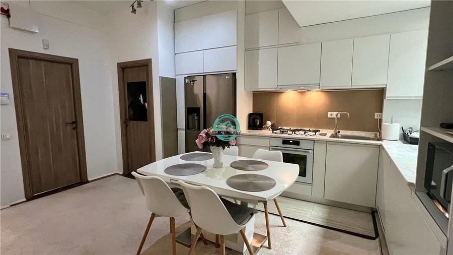 Vand apartament cu 4 camere in Vila, 2 bai, teren privat 114mp, str Papiul Ilari - 3