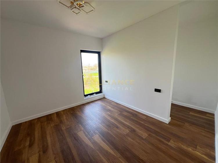 Vila Individuala  - 4 camere - 3 bai-teren -320-600 M de STV - 13
