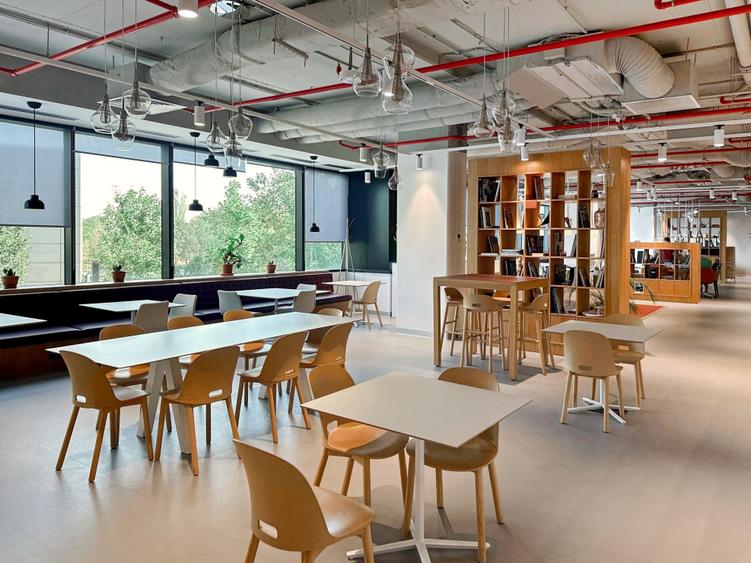 Alăturați-vă unei comunități de afaceri în ascensiune în Spaces Campus 6 - 1