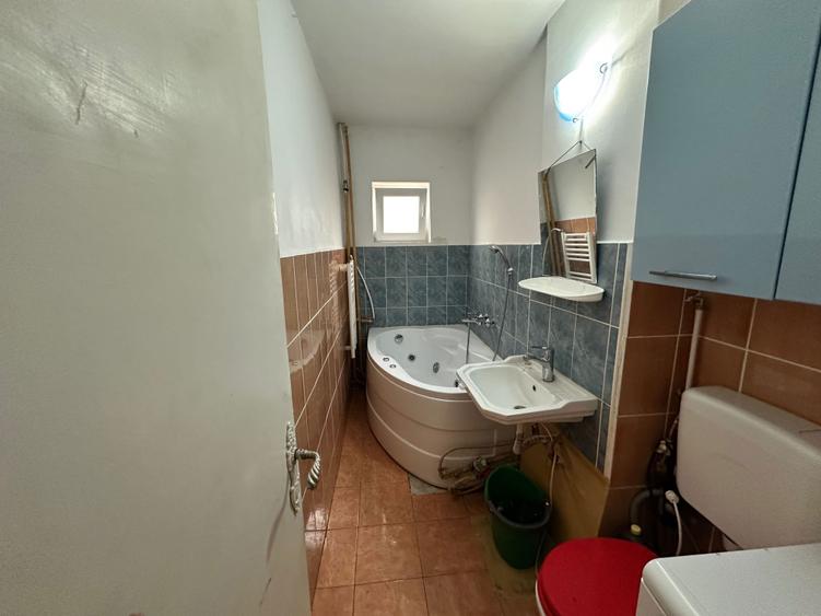 Apartament cu 2 camere de vanzare in cartierul Rogerius, Oradea - 1