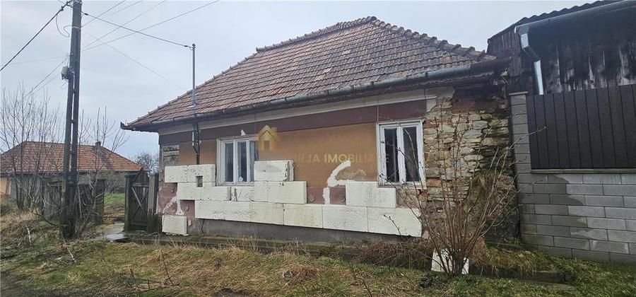 CASA 4 CAMERE 141 MP UTILI  CURTE LIBERA 1688 MP TEREN TOTAL 1839 - 4