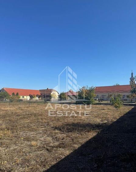 Casa cu teren de 1.600 mp in Checea langa primarie. - 1