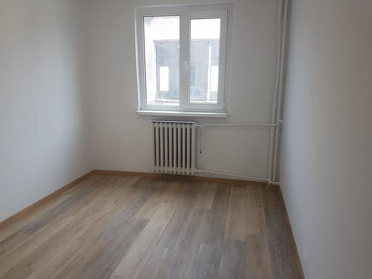 Garsoniera confort trei, etaj unu, renovata, in bloc de garsoniere, libera - 2