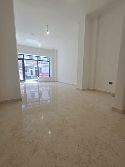 Spatii comerciale de inchiriat Ultracentral Craiova - 2