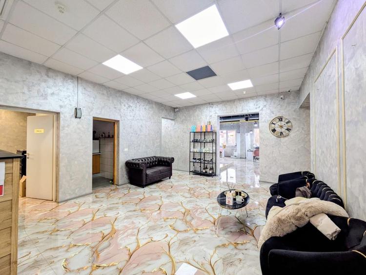 De închiriat: SAD - 220 mp - Pretabil pentru salon de infrumusetare - 6