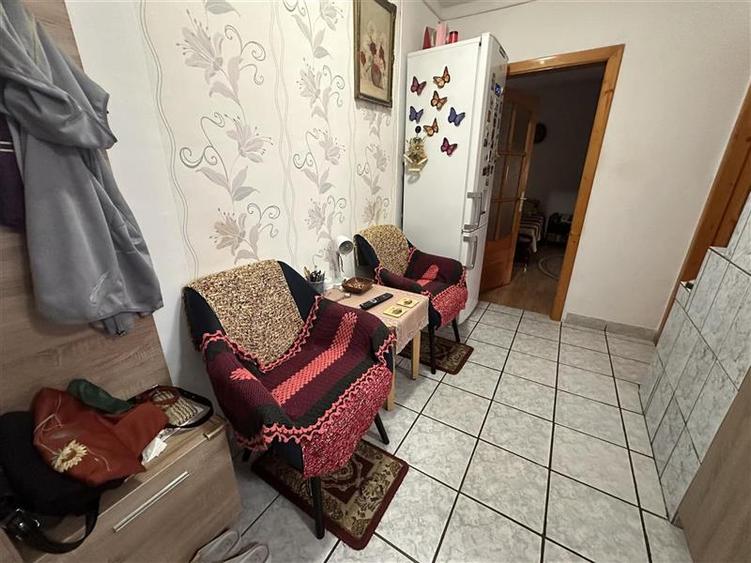 Decomandat, 36 mp utili, etaj intermediar cu centrala propie - 1