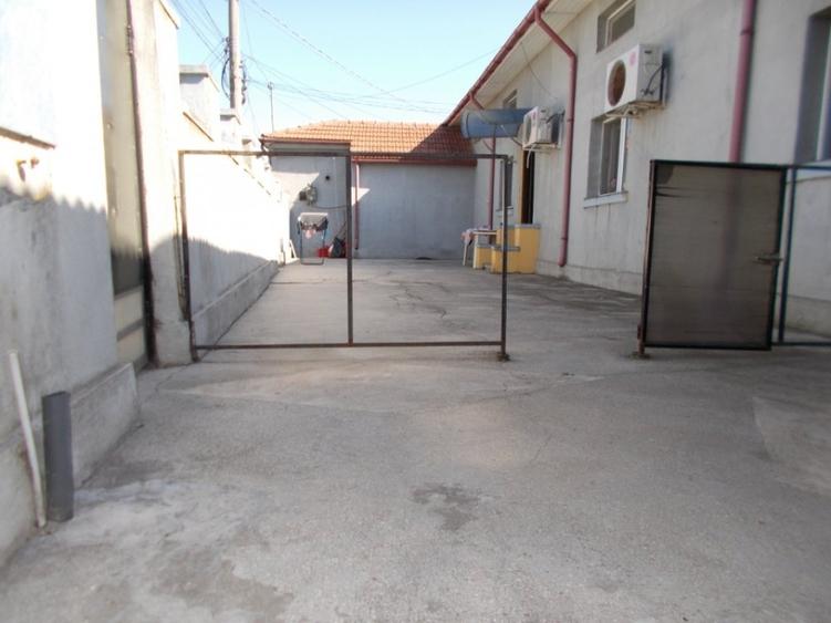IDEAL AFACERE ,de locuit ,comercial,3 incaperi separate, 3grupuri sanitare gaze. - 10