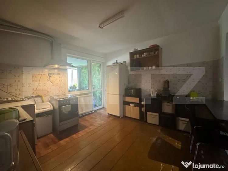 Casă cu 7 camere cu Teren 600 Mp în Central