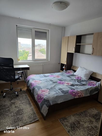 Apartament cu 4 camere decomandat în Decebal
