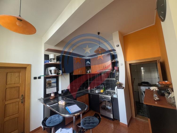 Casa cu 4 camere,  Zona Centrala-  Sf. Apostoli - 2