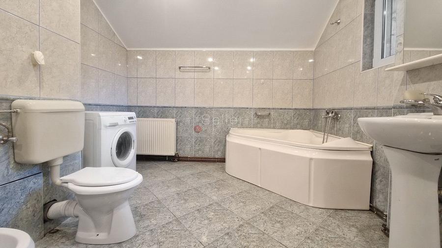 De vanzare apartament cu 3 camere central. - 8