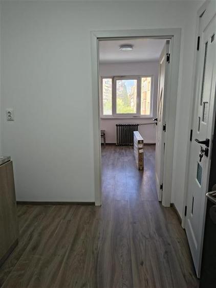 Garsoniera renovata recent, de vanzare in Tractorul - 1
