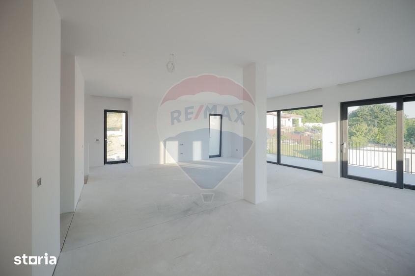 Casă cu 4 camere cu Teren 575 Mp în Iorga