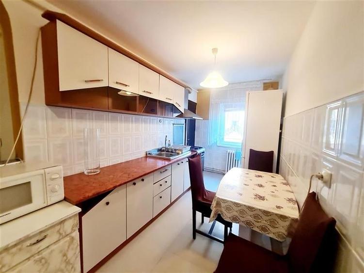 Decomandat cu 2 bai, structura aerisita, Centrul Civic, Brasov - 11