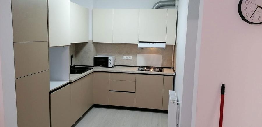 Inchiriez apartament cu doua camere foarte mari in White Tower (complet utilat) 2500 lei. - 1