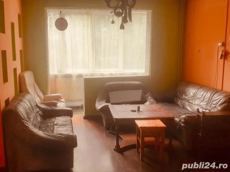 apartament cu 3 camere la Brad jud Hd - 1