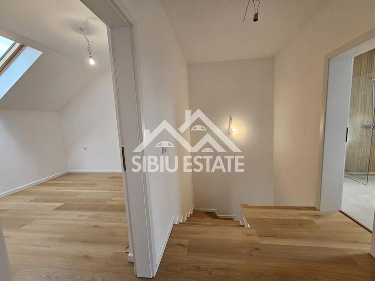 Duplex cu 4 camere cu Canalizare în Șura Mică