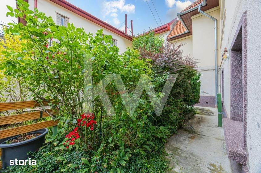 Apartament cu 3 camere decomandat în Schei