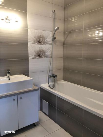 Apartament cu 3 camere semidecomandat, mobilat în Florești