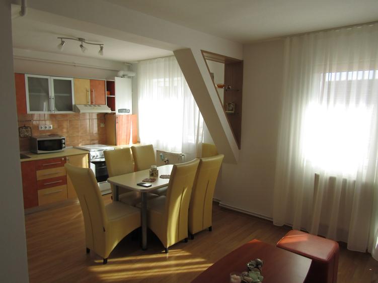Apartament cu 3 camere semidecomandat, mobilat în Vasile Aaron