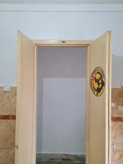 Apartament cu 3 camere semidecomandat în Boul Roșu