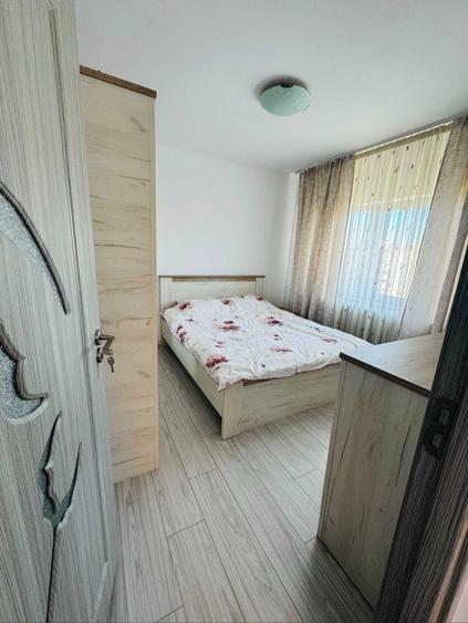 Apartament cu 3 camere decomandat în Drumul Taberei
