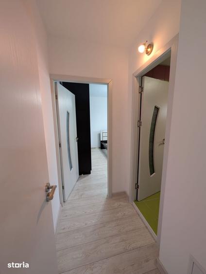Apartament cu 3 camere semidecomandat în 9 Mai