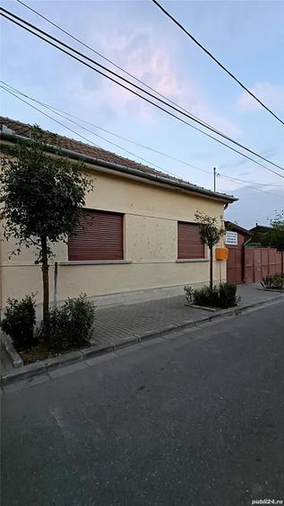 Casă cu 4 camere cu Teren 1100 Mp în Fratelia