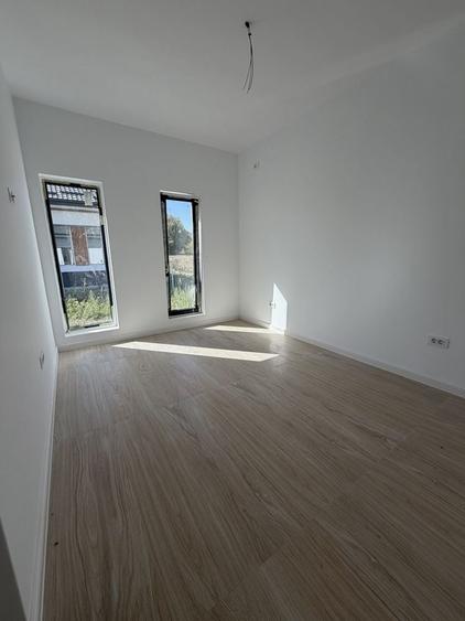 Casă cu 4 camere în Valea Adâncă