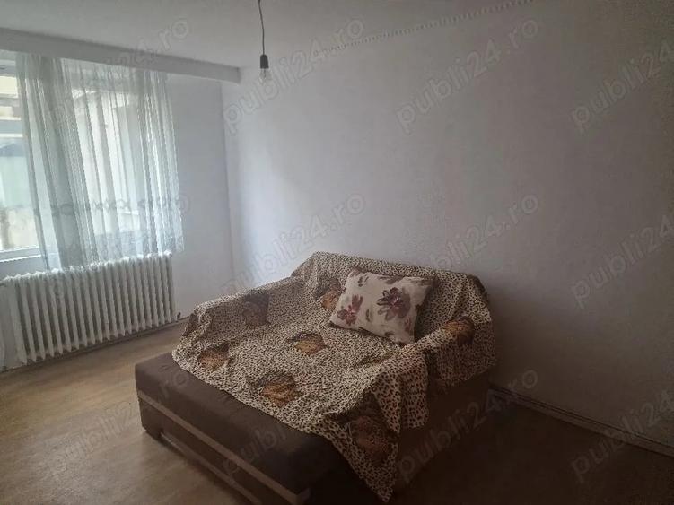 Apartament cu 3 camere decomandat în Precista