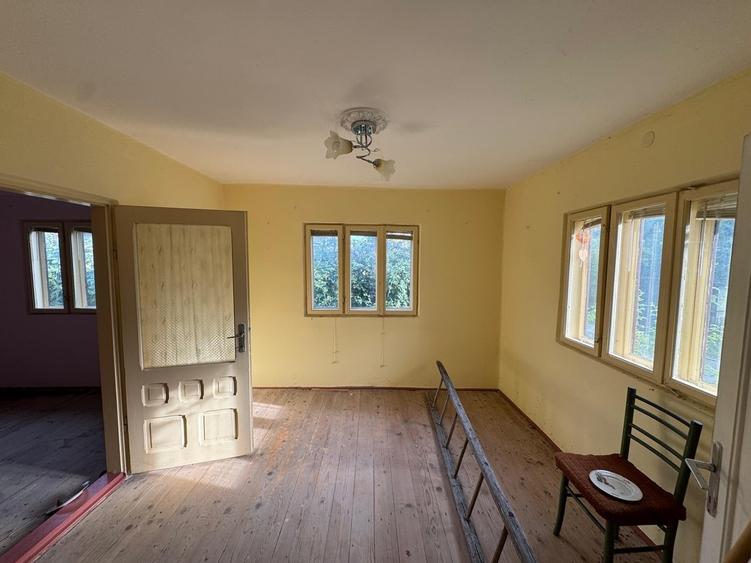 Casă cu 4 camere cu Teren 2224 Mp în Central