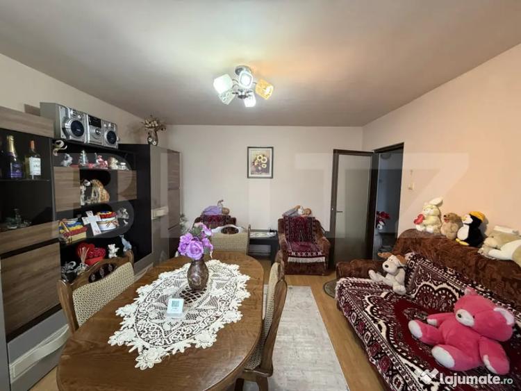 Apartament cu 4 camere decomandat în Central
