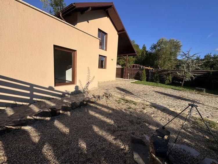 Casă cu 4 camere în Moroeni