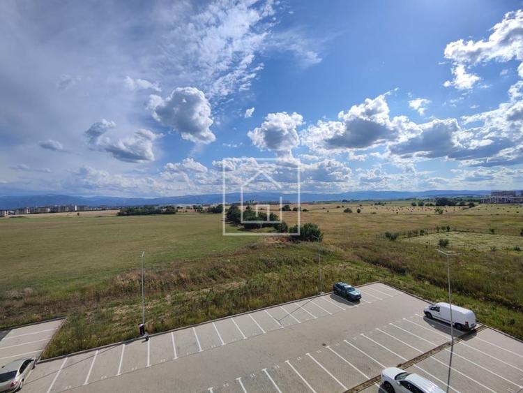 Apartament cu 3 camere semidecomandat, mobilat în Periferie